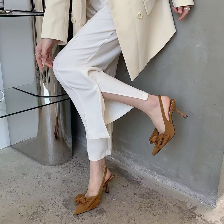 Scarpe con tacco alto e fiori francesi