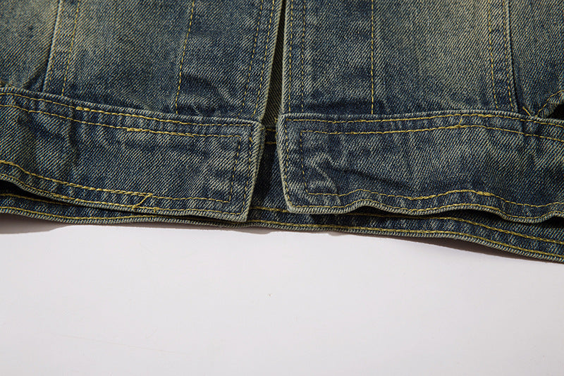 Veste courte en jean avec boucle en métal papillon