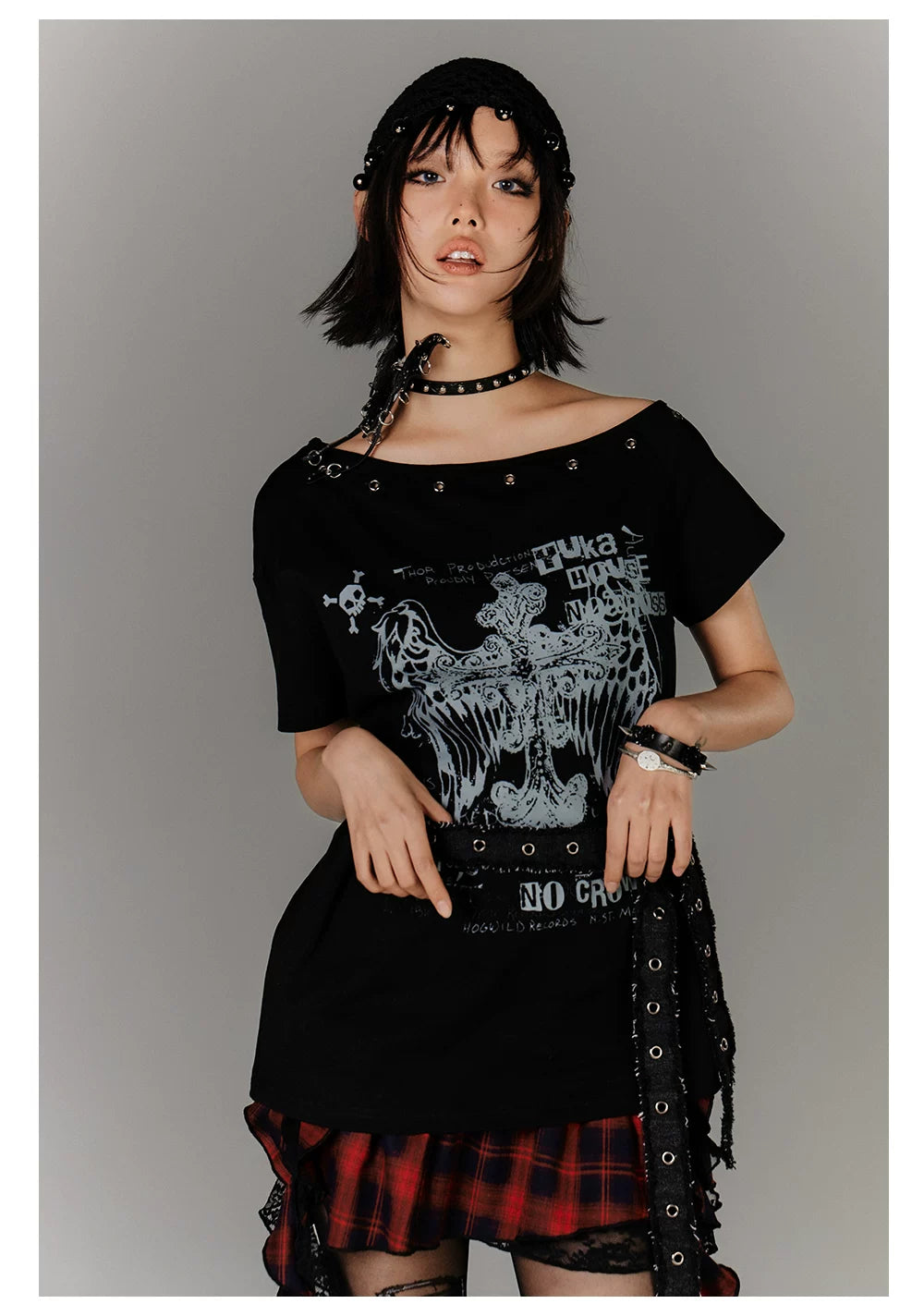 Off-Shoulder Eyelet Graphic Print Short Sleeve T-Shirt & Choker