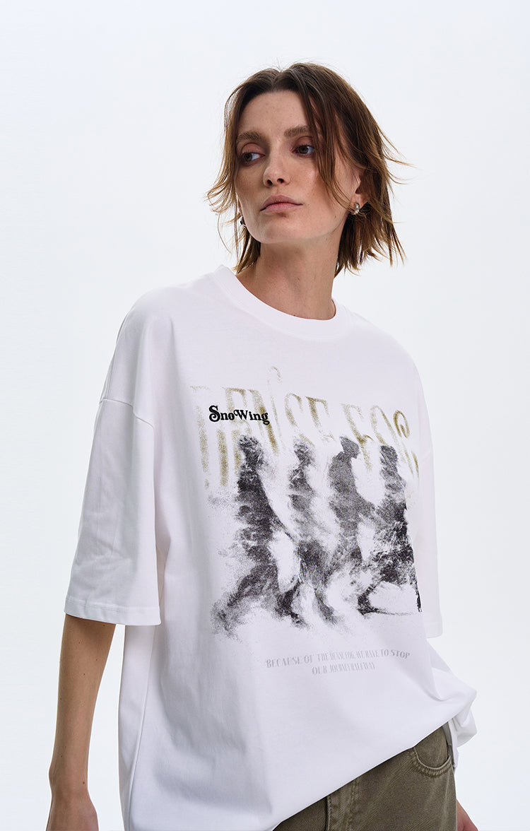 T-shirt imprimé personnage flou