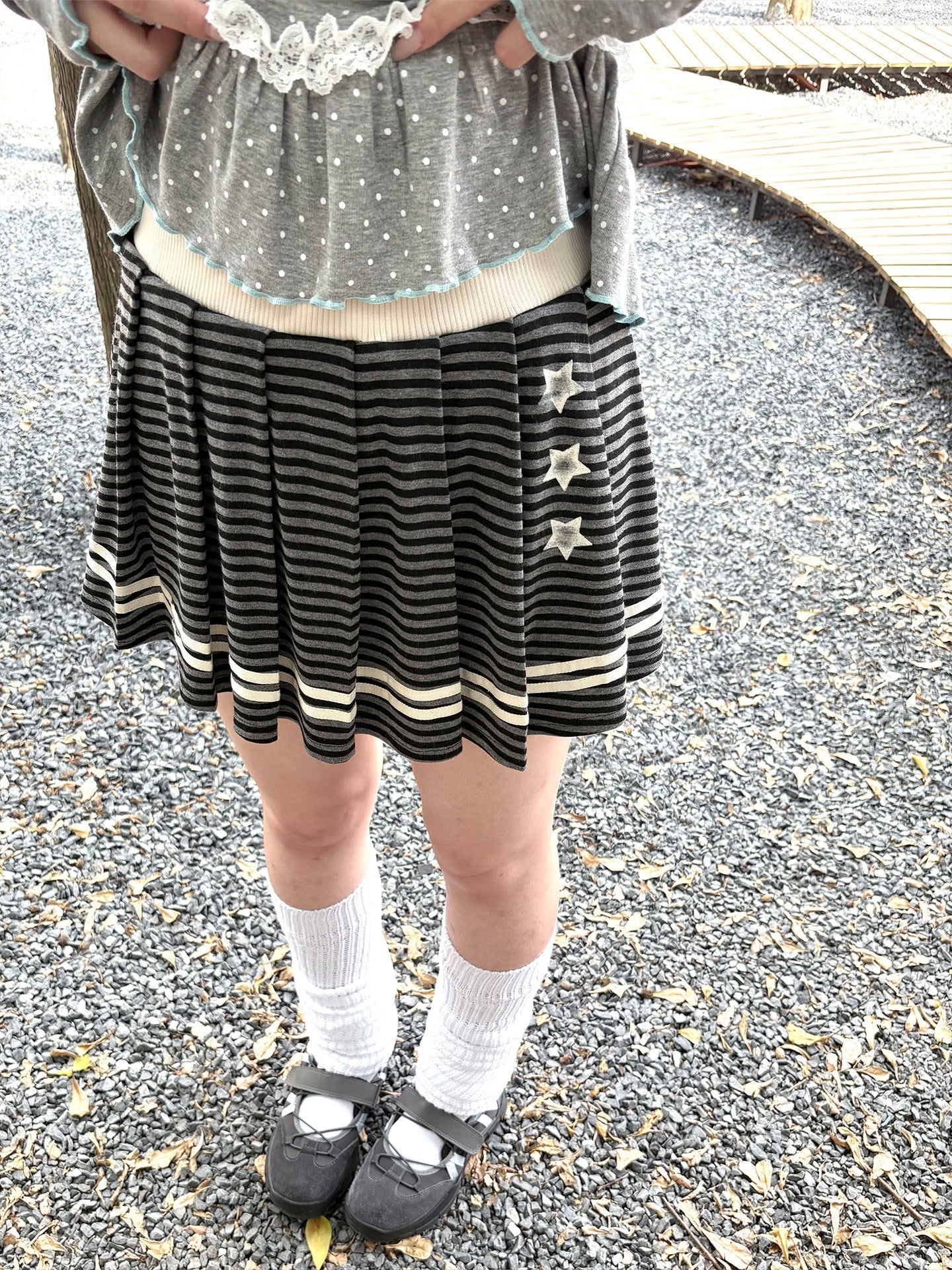 Star Print Pleated Striped Short Skirt