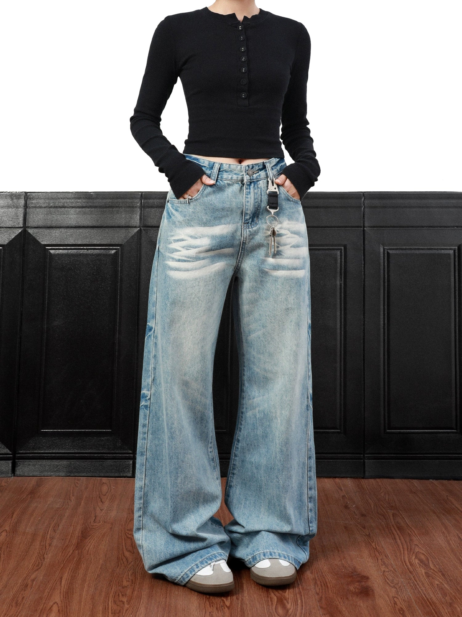 Crease Design Whisker Loose Jeans