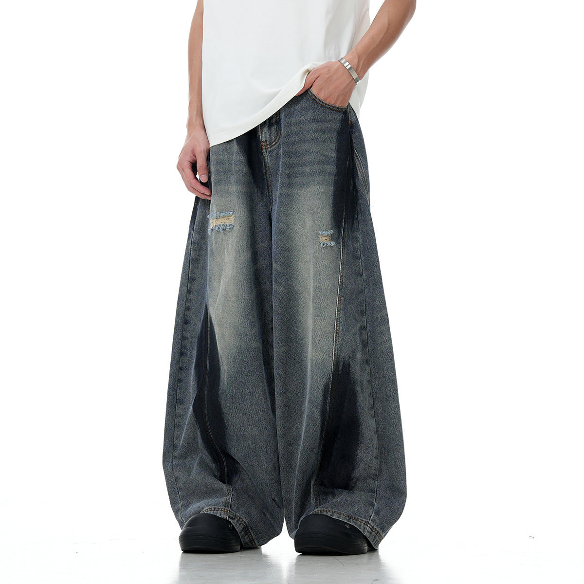 Graffiti zerrissene Jeans mit weitem Bein