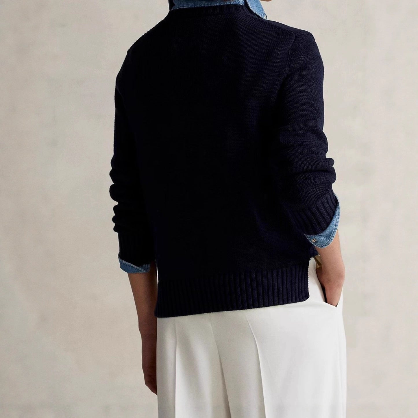 Schwerer Baumwollpullover mit Bärenmotiv und Rundhalsausschnitt