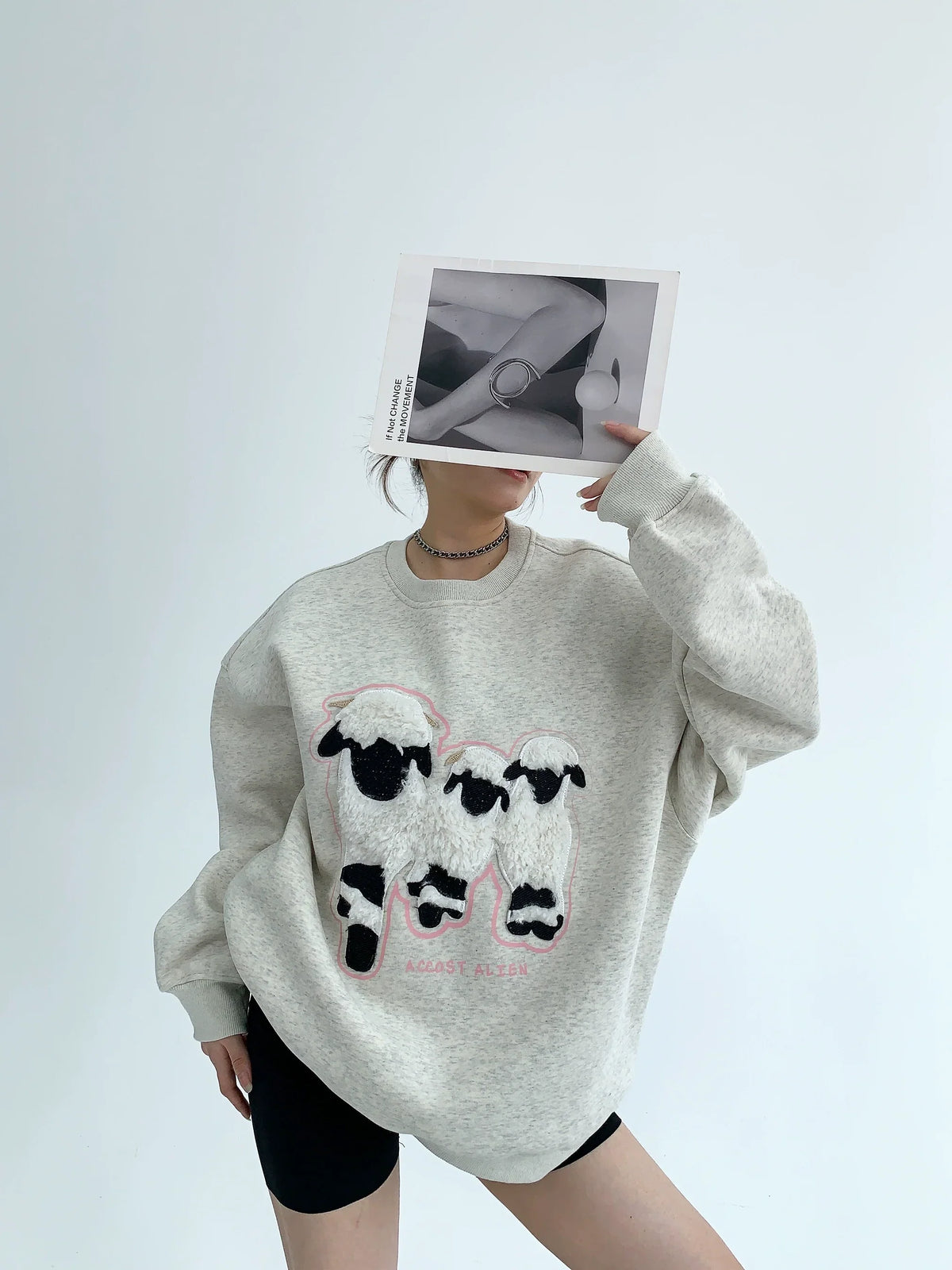 Sweat-shirt oversize à col rond avec écusson mouton