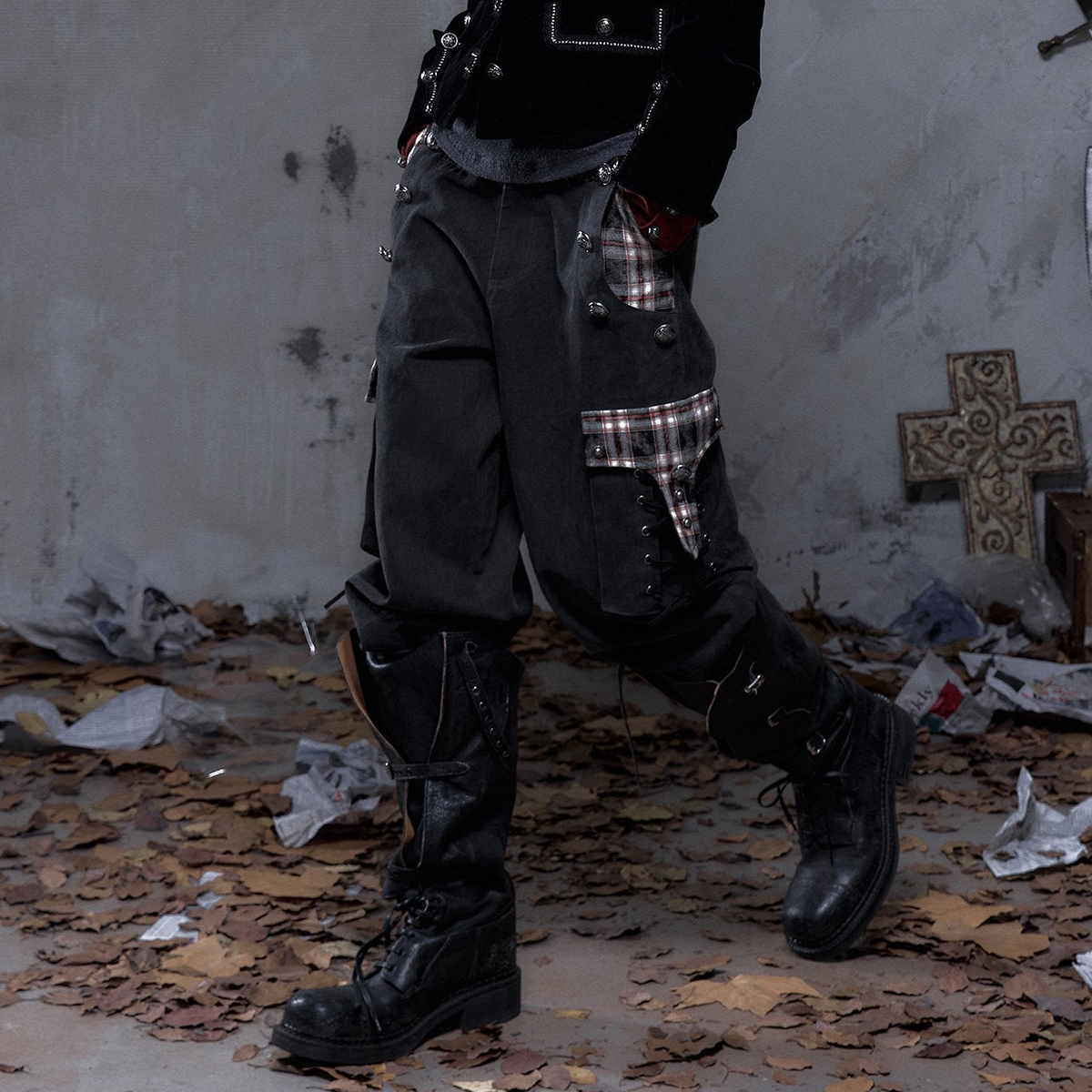 Panel Design Multi-Pocket Tapered Pants