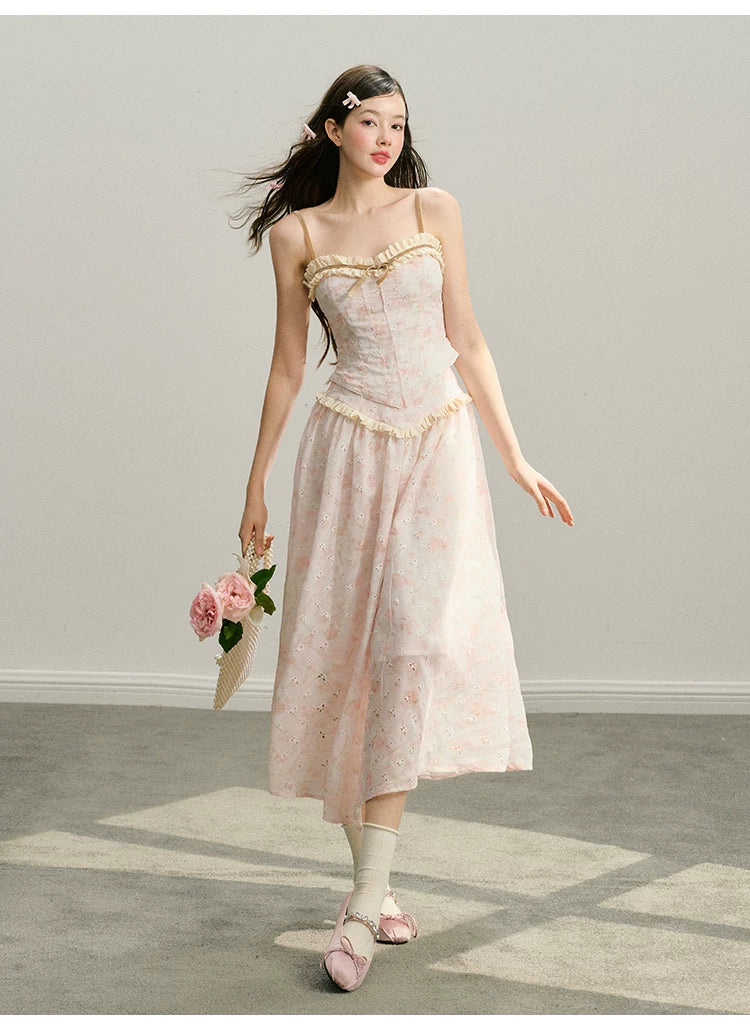Conjunto de camisola con cuello halter, bordado de encaje y estampado calado, y falda larga