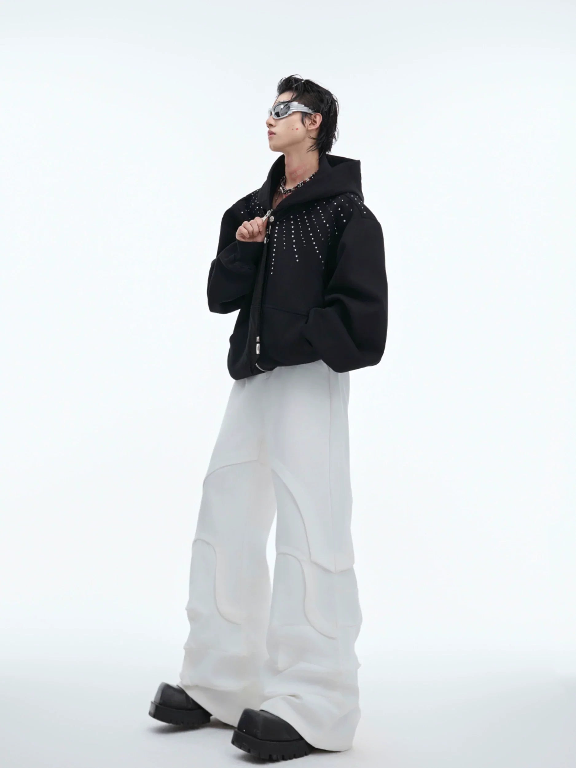 넥타이가 달린 스터드 디자인 지퍼 후드 티셔츠