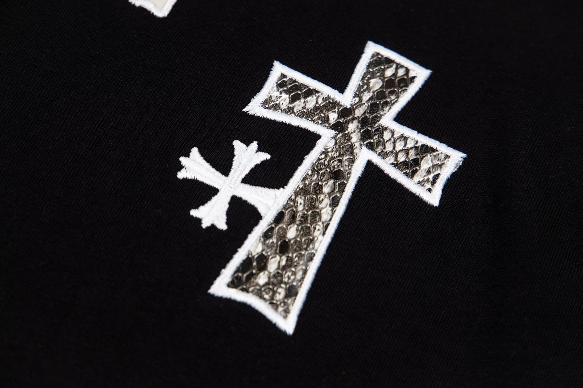 Cotton Cross Applique Embroidery Short Sleeve T-Shirt