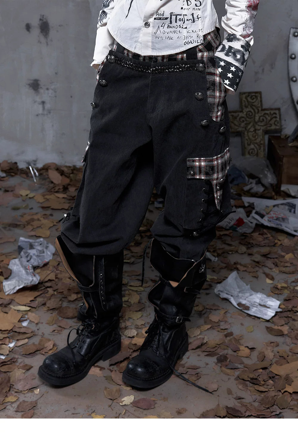 Panel Design Multi-Pocket Tapered Pants