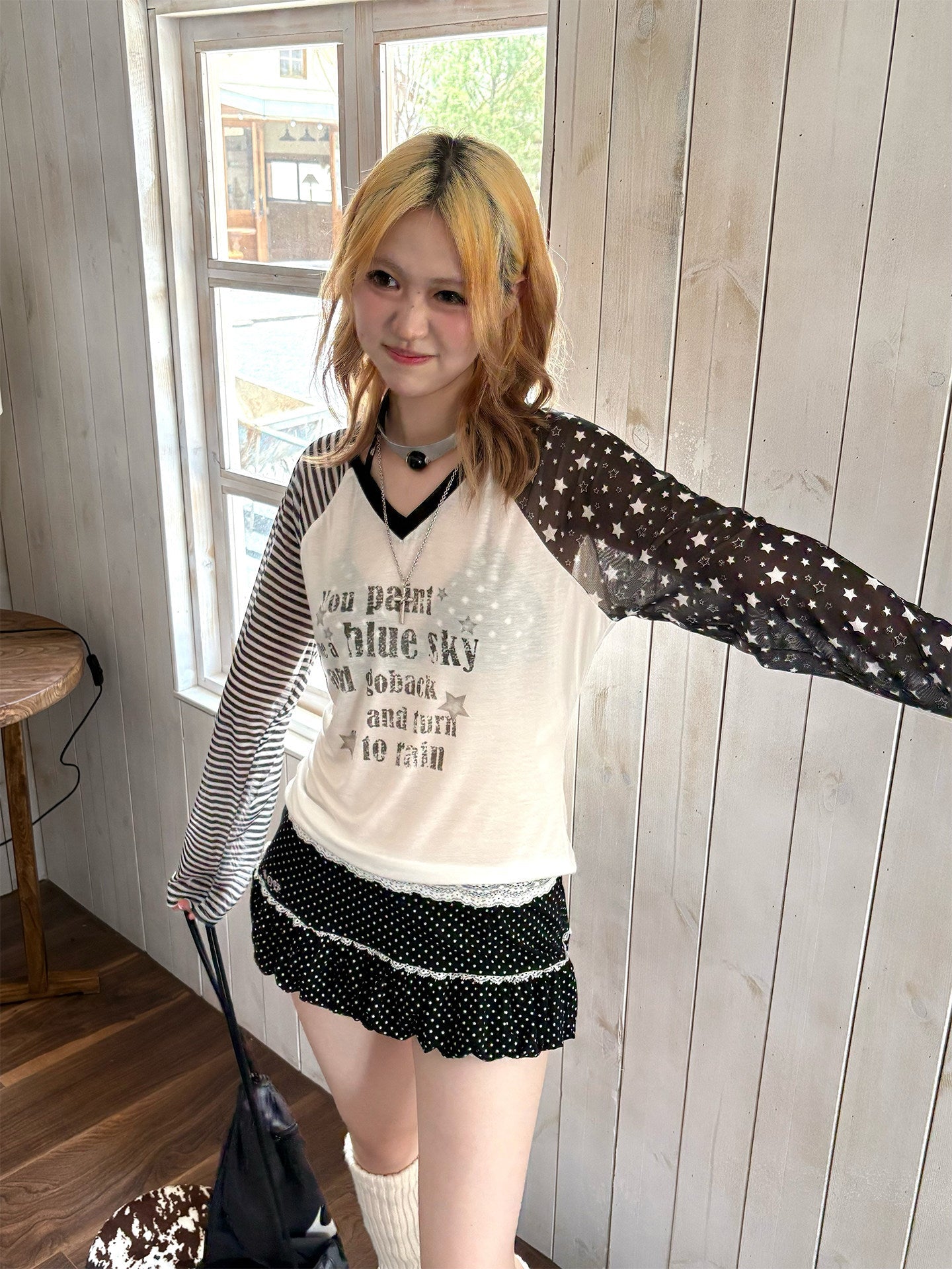 Star Contrast V-Neck Long Sleeve T-Shirt