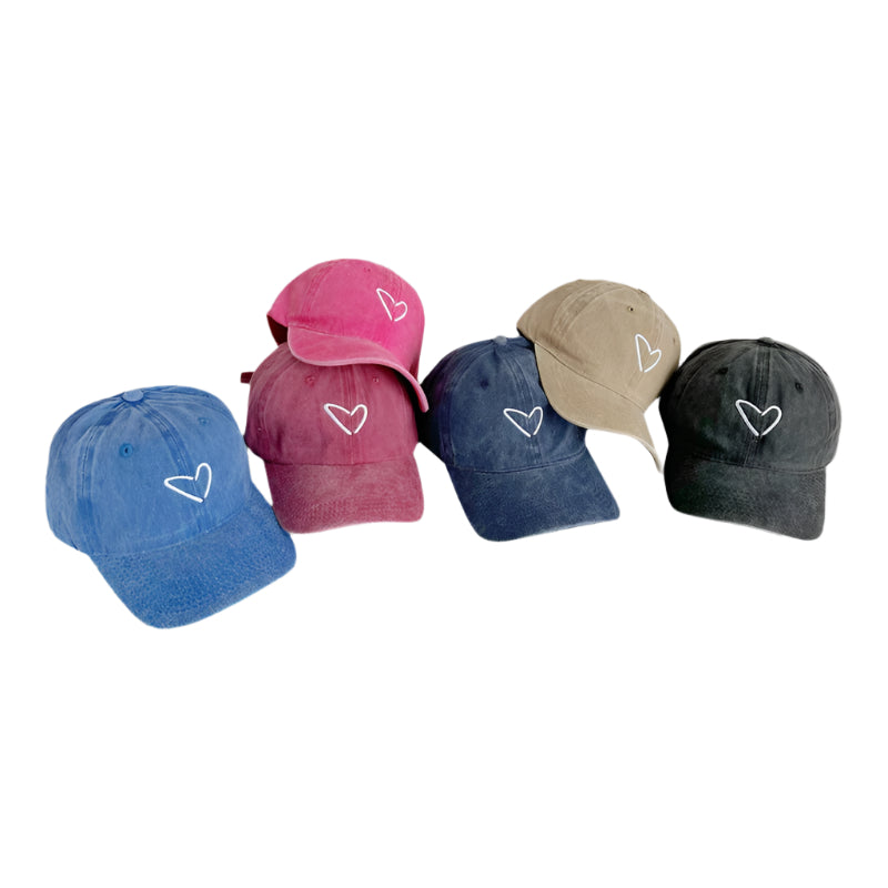 Gorra con corazón bordado