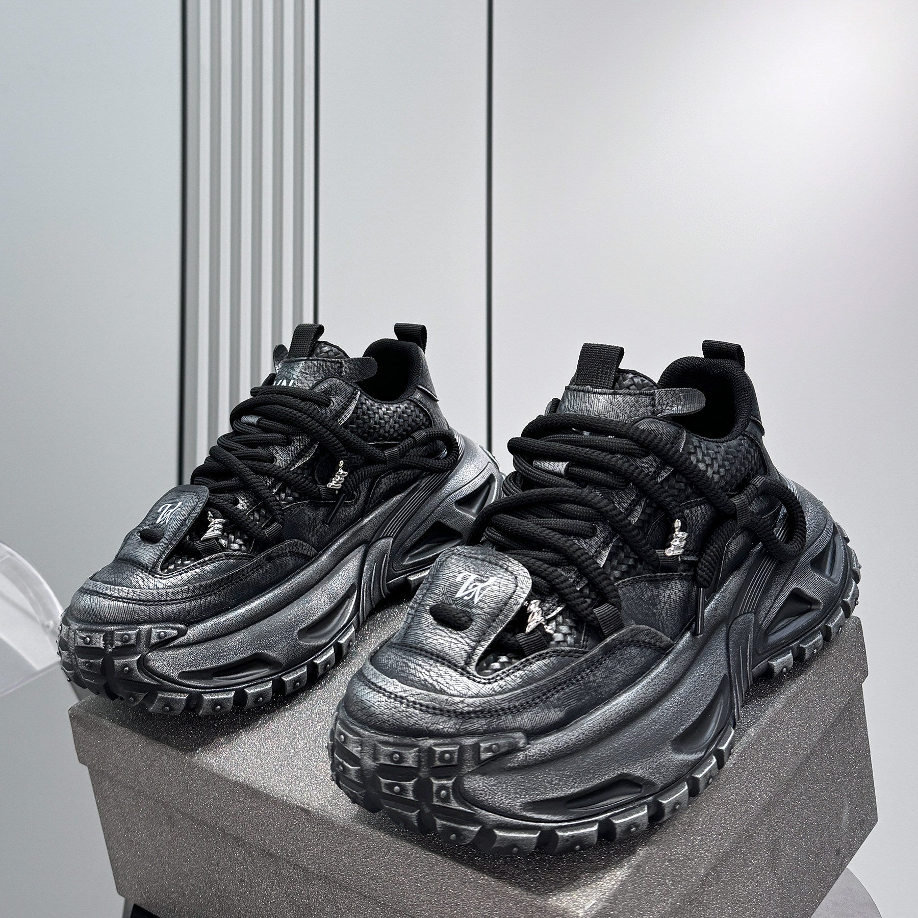 Charm Rope Thick Sole Sneakers