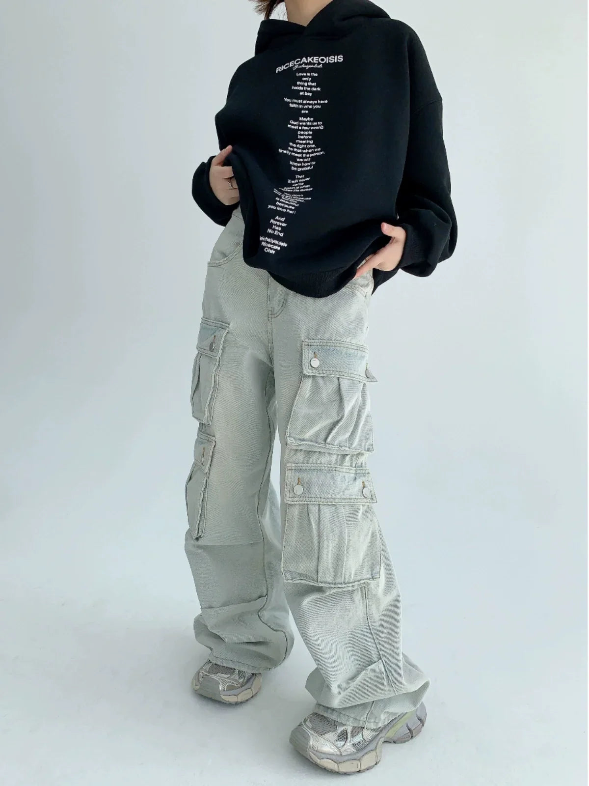Multiple Pocket Wide-Leg Cargo Denim Jeans