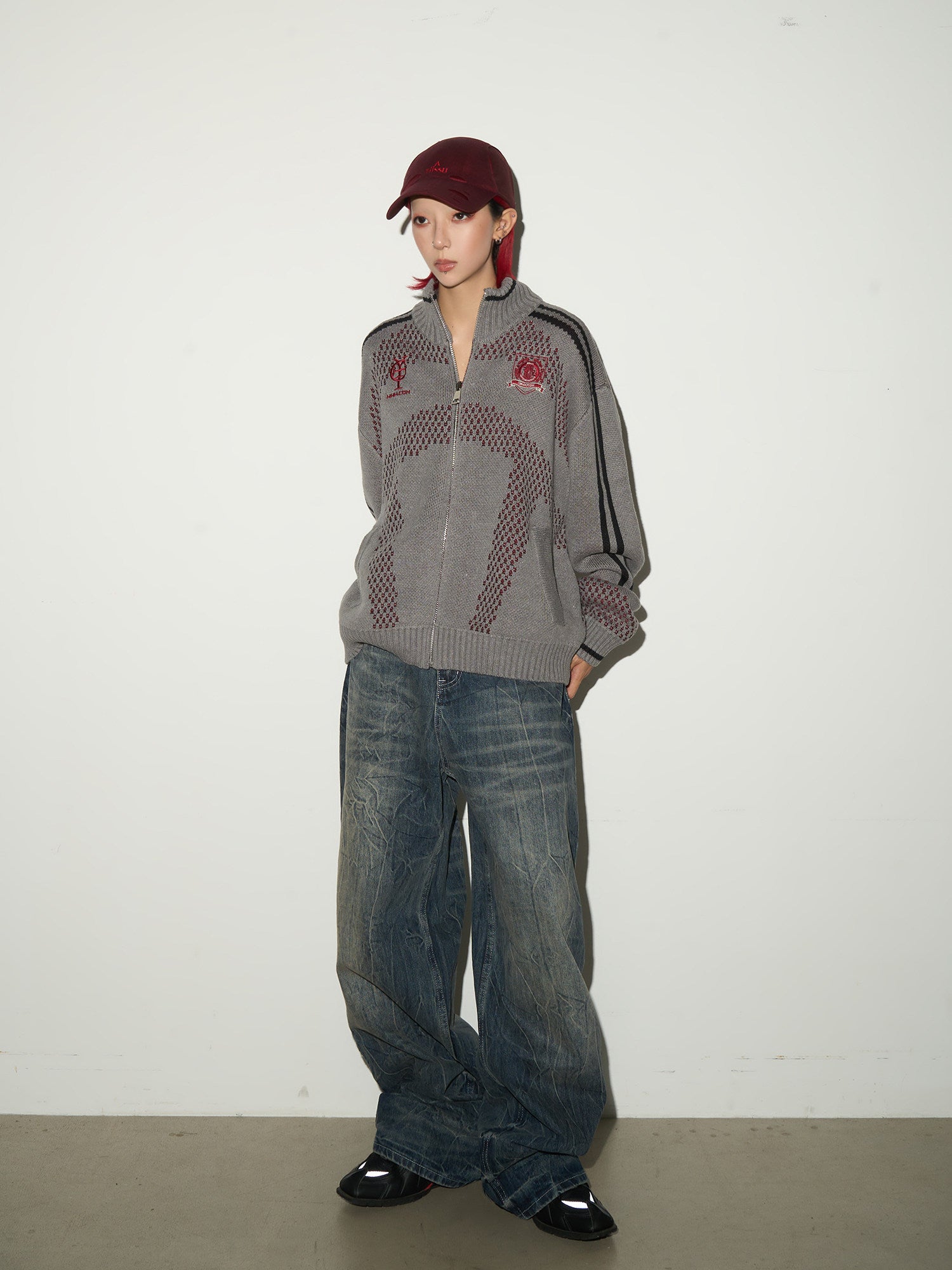 Embroidery Stripe Line Zipper Knit Cardigan