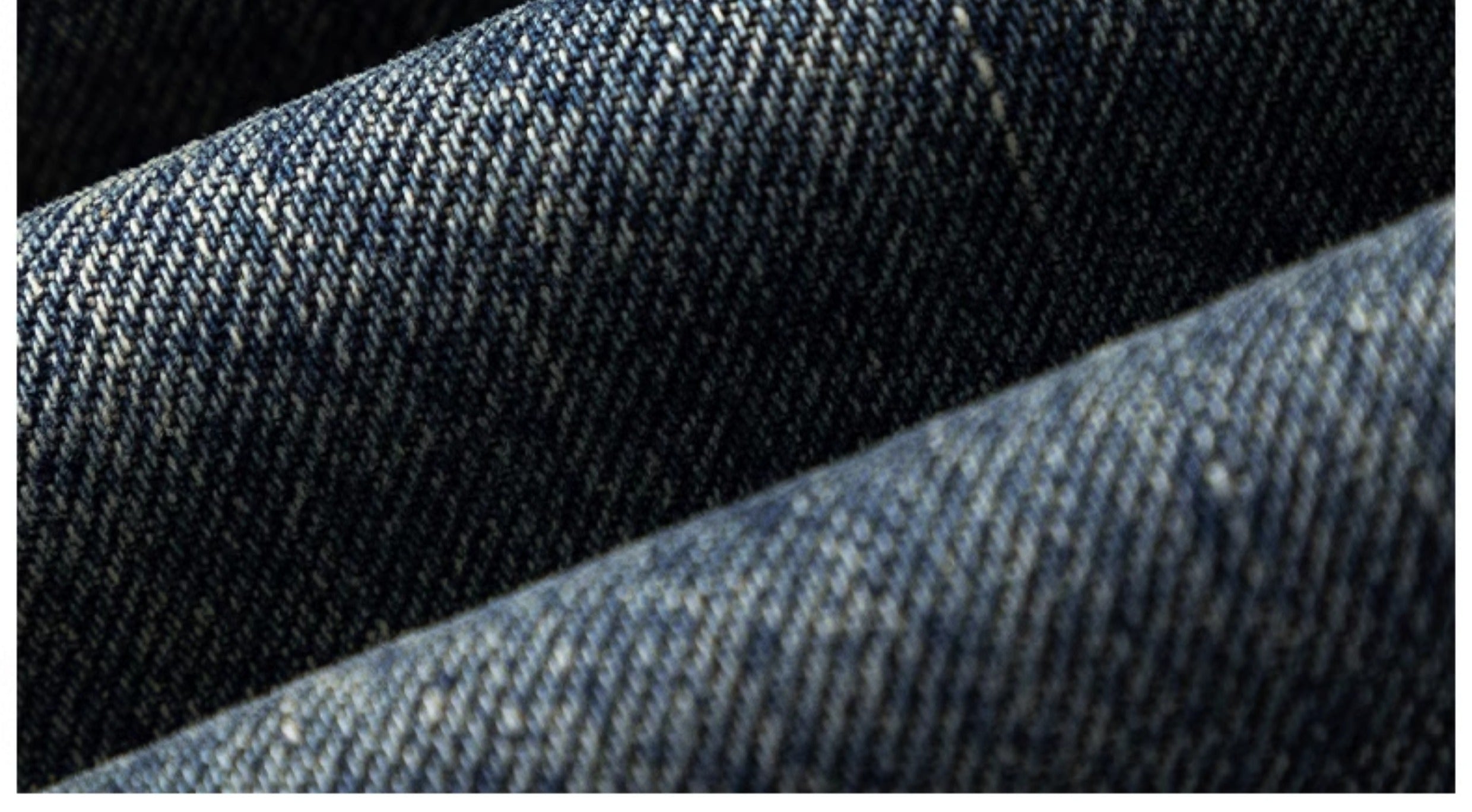 Jean en denim coupe droite et épurée