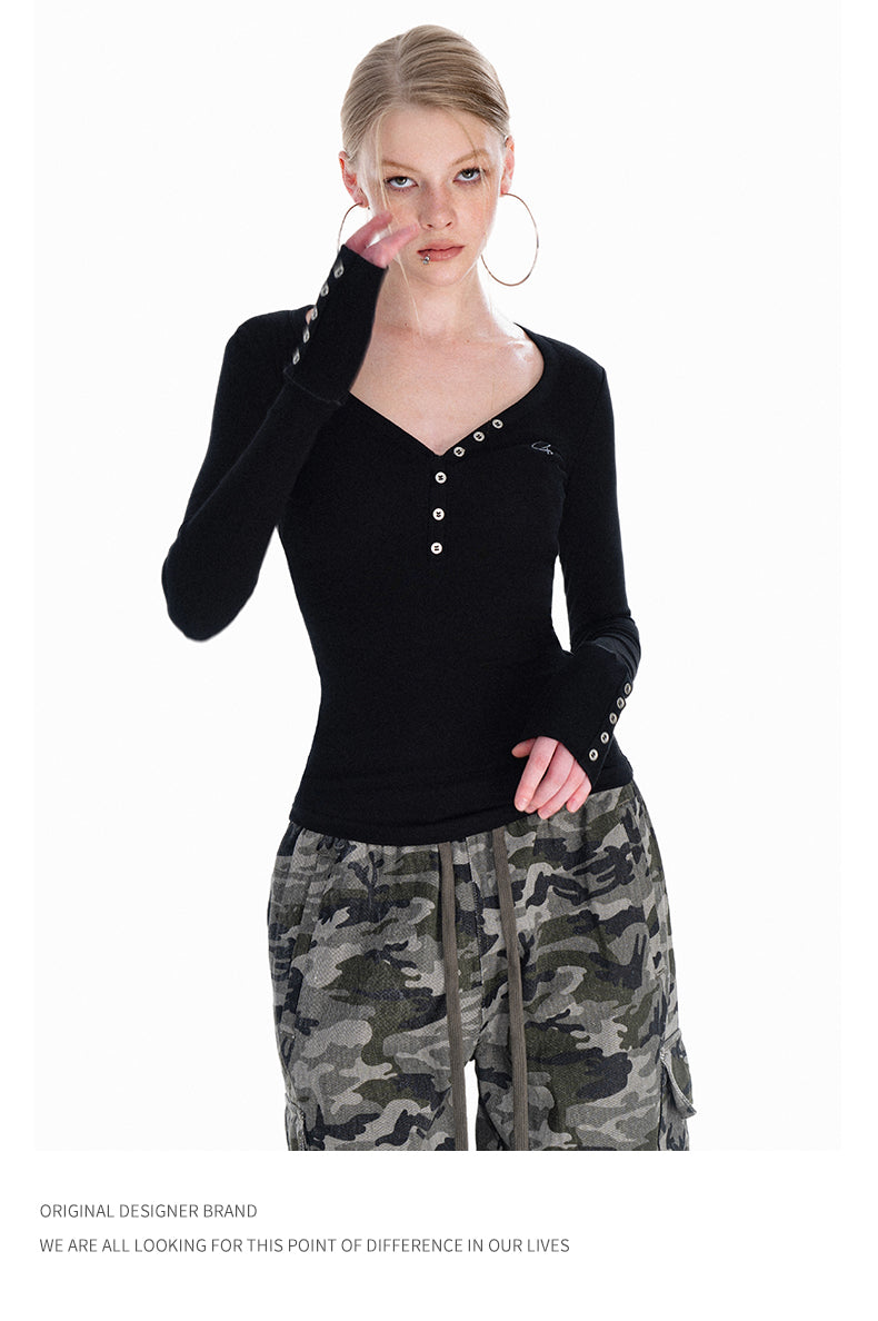 T-shirt à manches longues et col en V Button Babes
