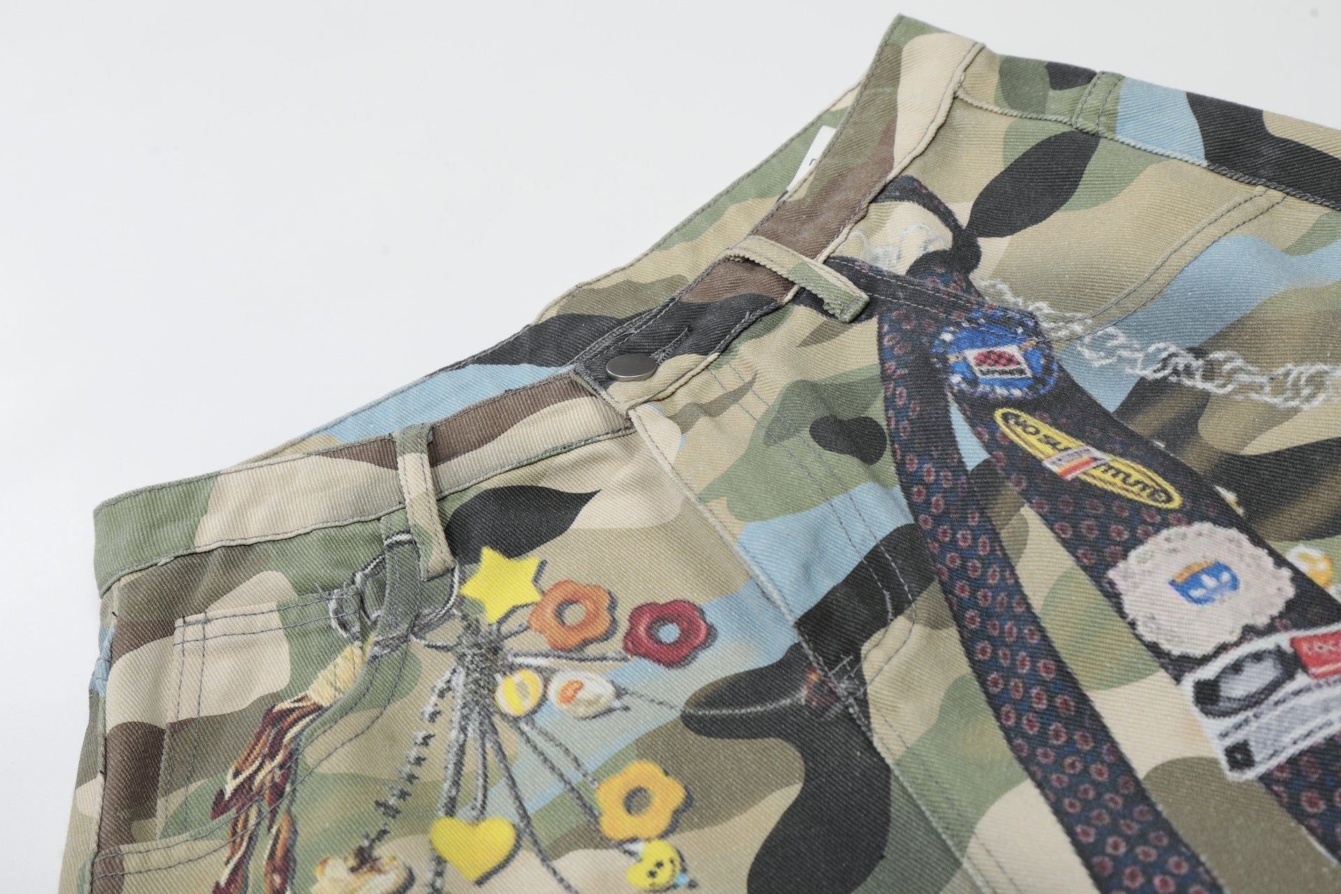 Camouflage Chain Charm Cropped Jort