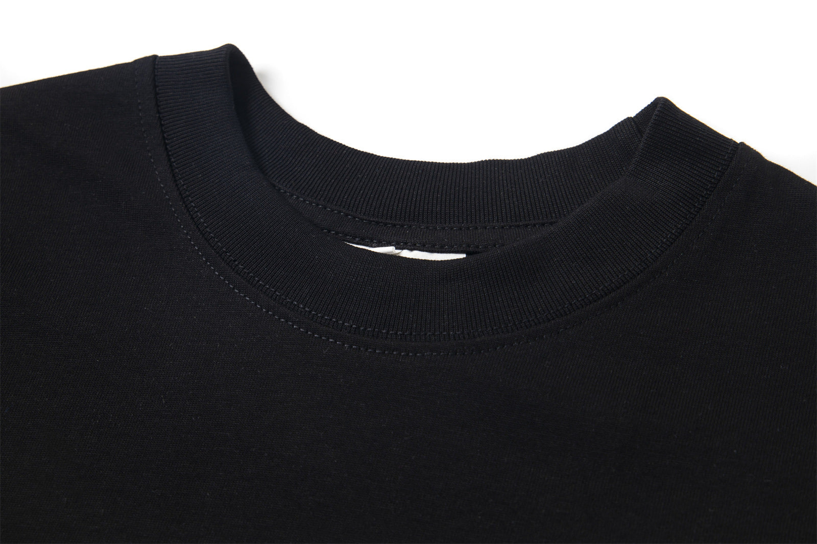 Camiseta con capucha y capa a cuadros con insignia desmontable