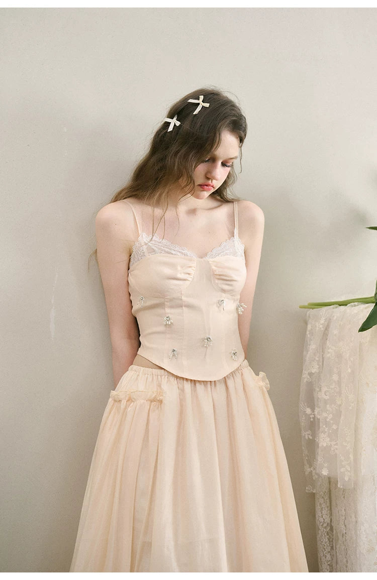 Ensemble caraco en dentelle et jupe longue