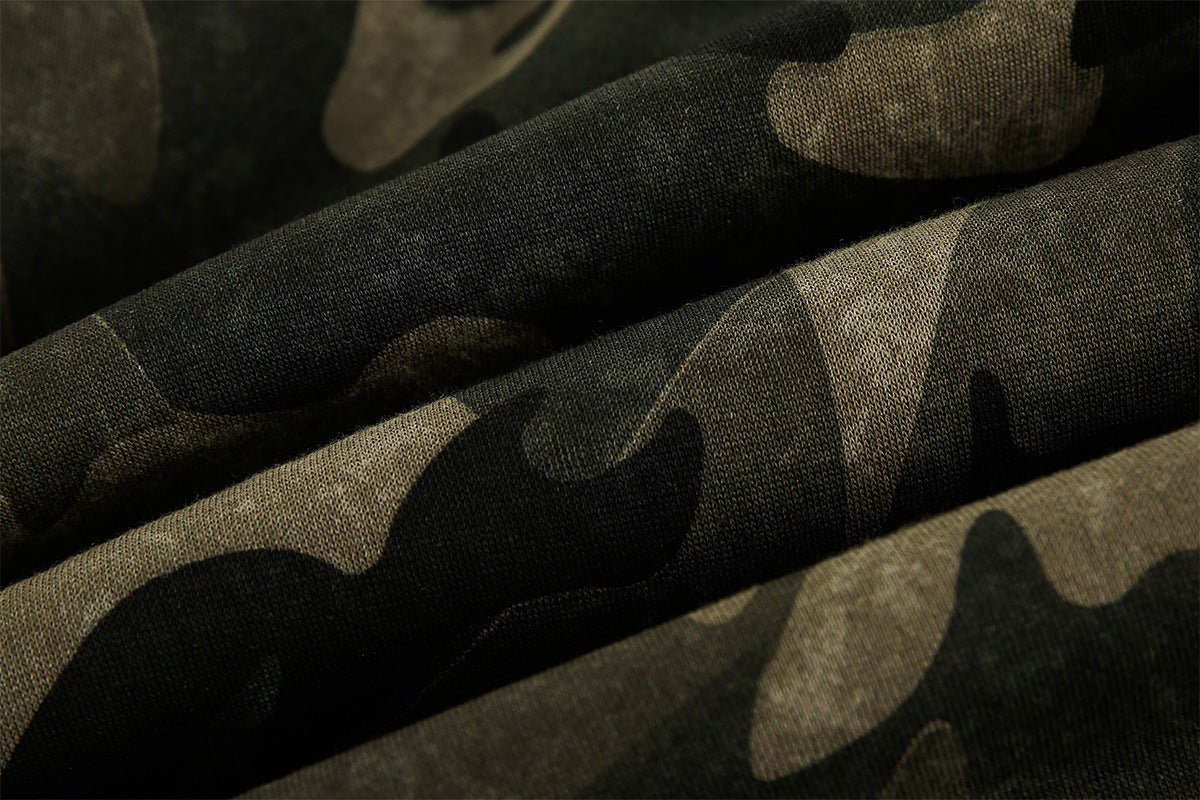 Sudadera con capucha de camuflaje con corazón perforado