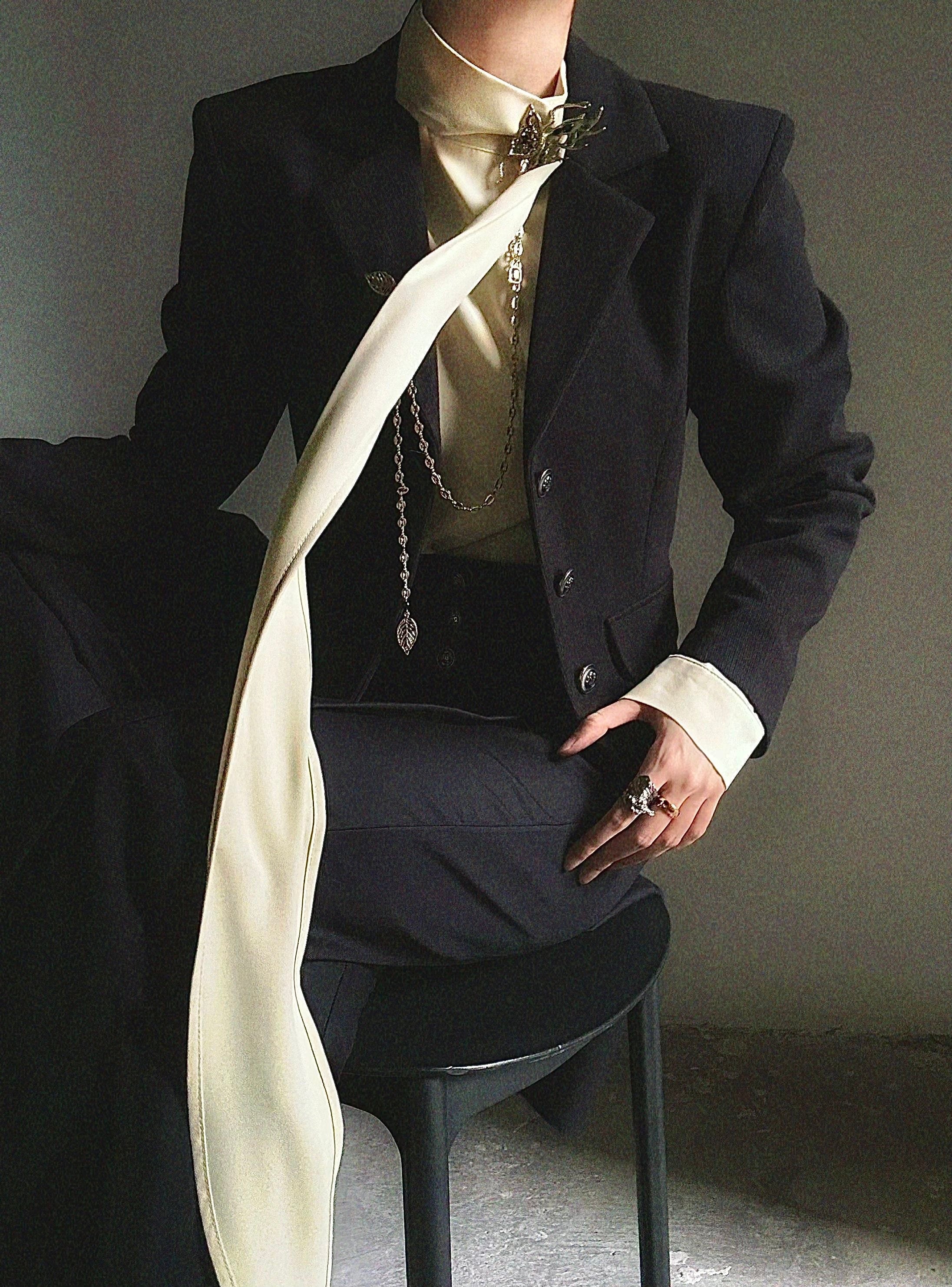 Camicia a maniche lunghe con colletto alla coreana e drappeggio