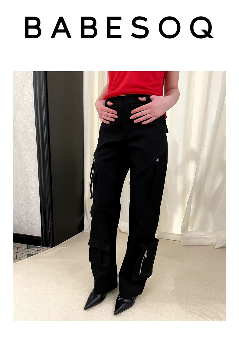Pantalones cargo irregulares con múltiples bolsillos