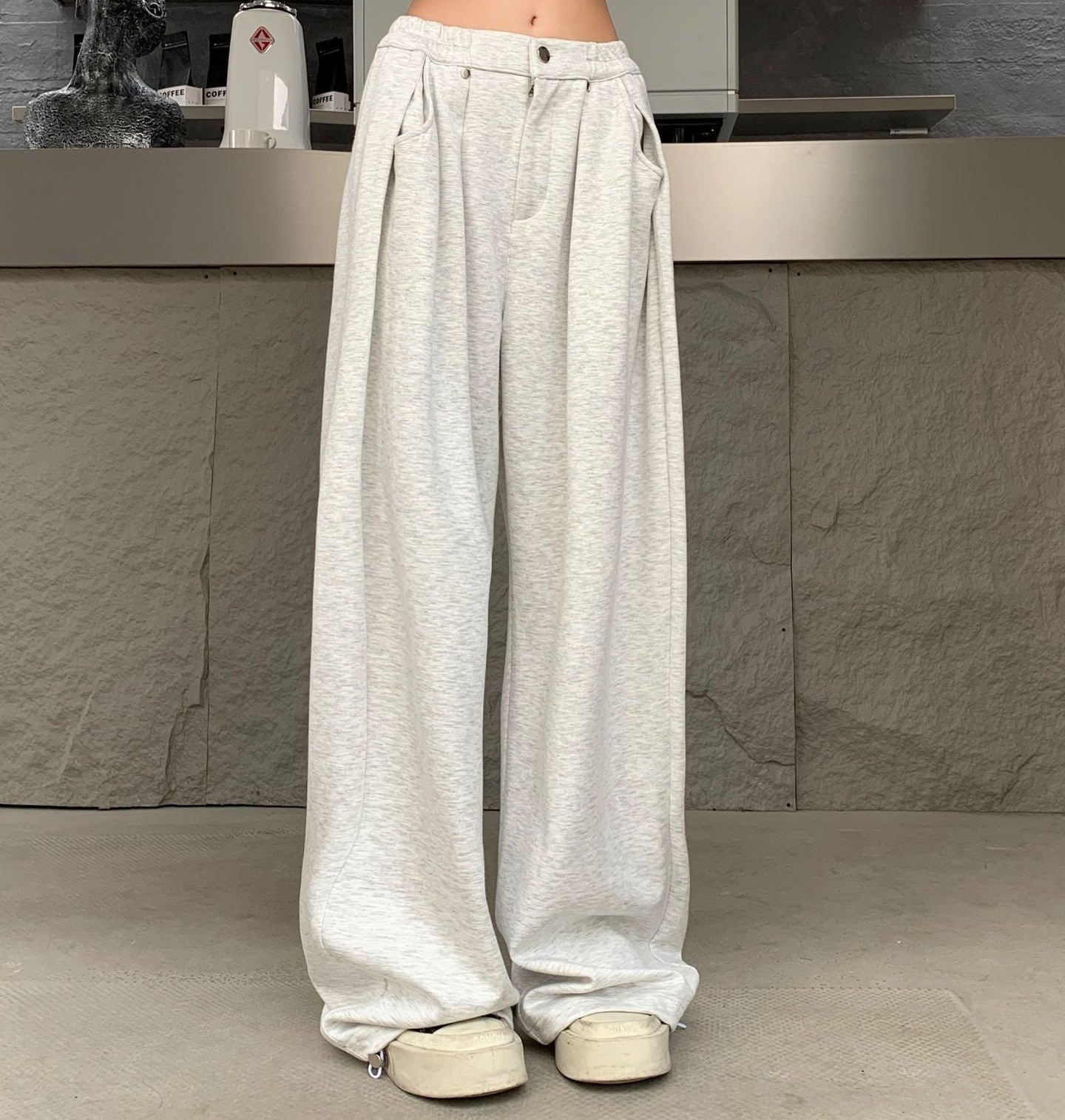 Pleats Draped Straight Sweatpants