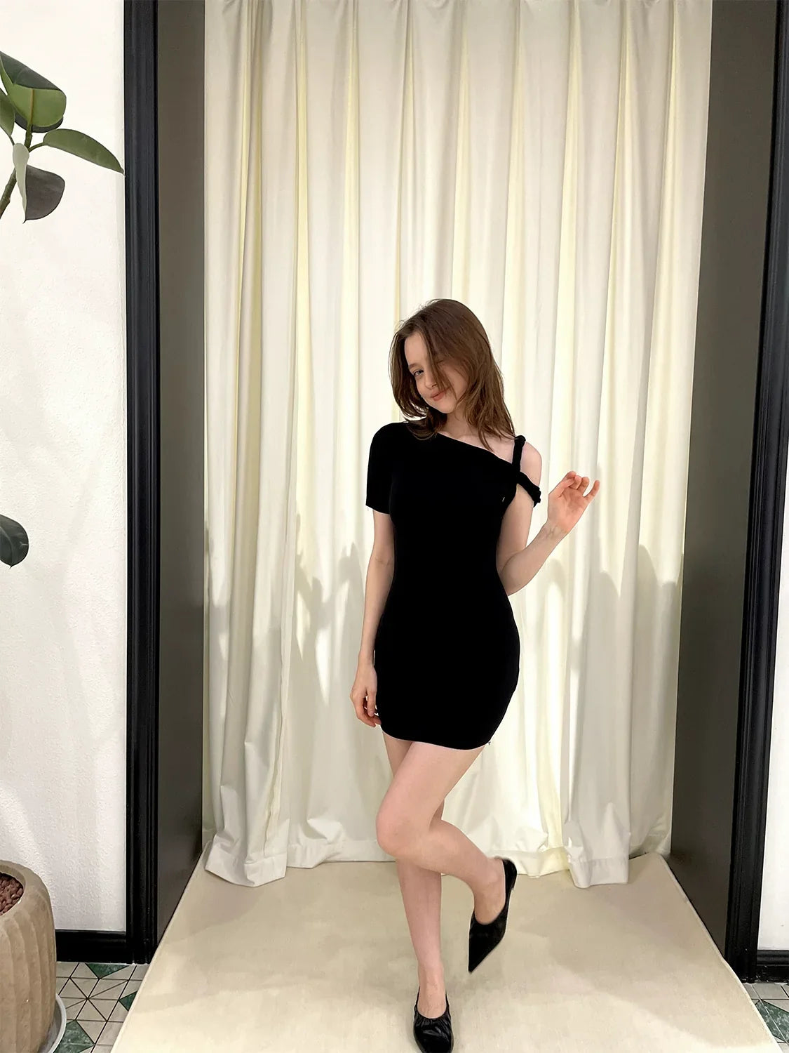 Vestido ajustado de un solo hombro