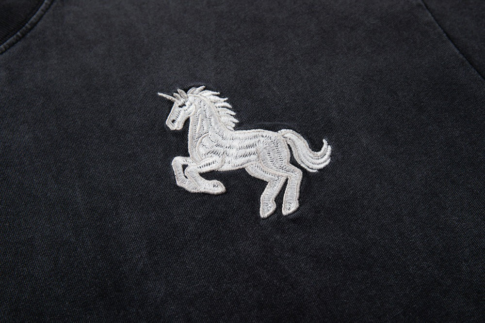 Verblasstes Einhorn-Rundhalst-Shirt