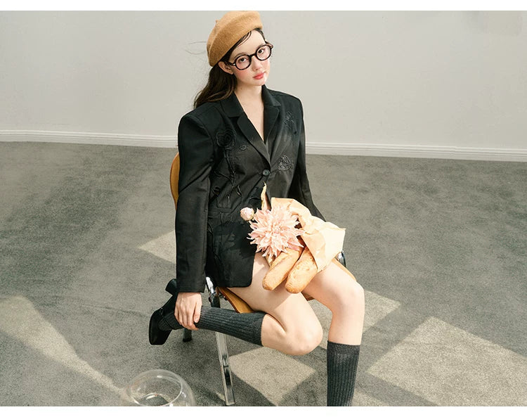 Ensemble veste ajourée et jupe courte à broderie rose
