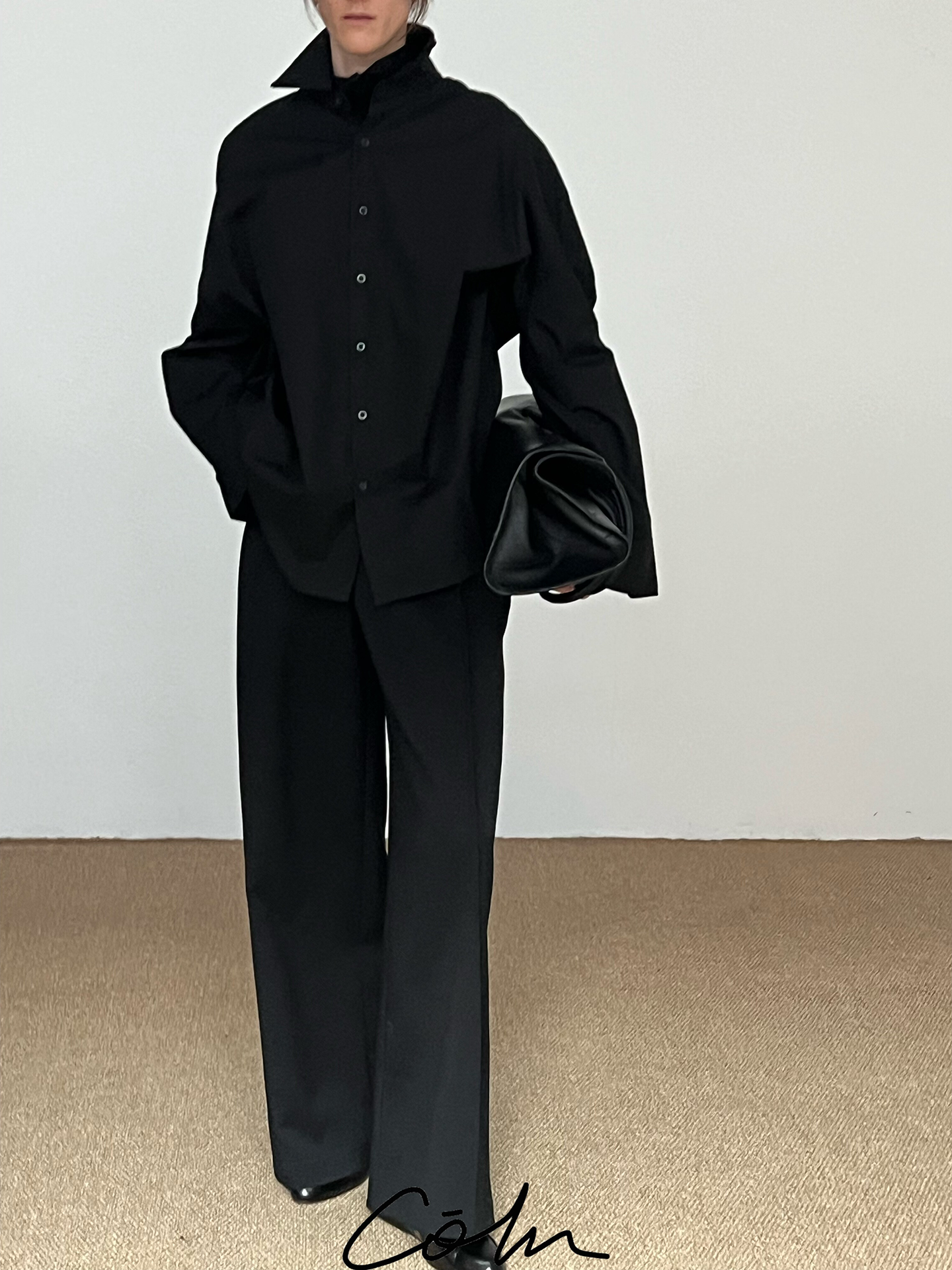 Camicia oversize a maniche lunghe con orlo curvo