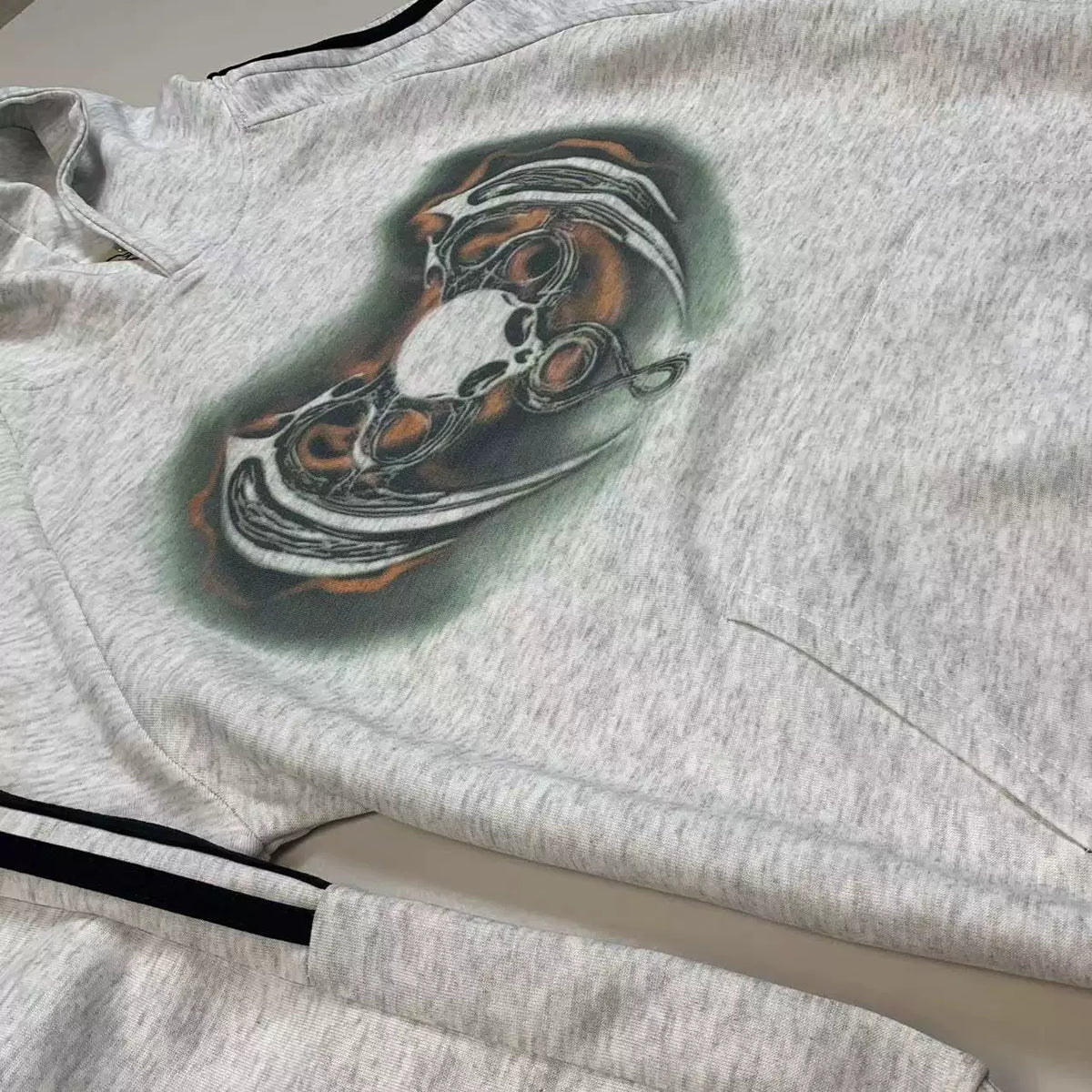 Side Stripe Skull Print Pullover Hoodie