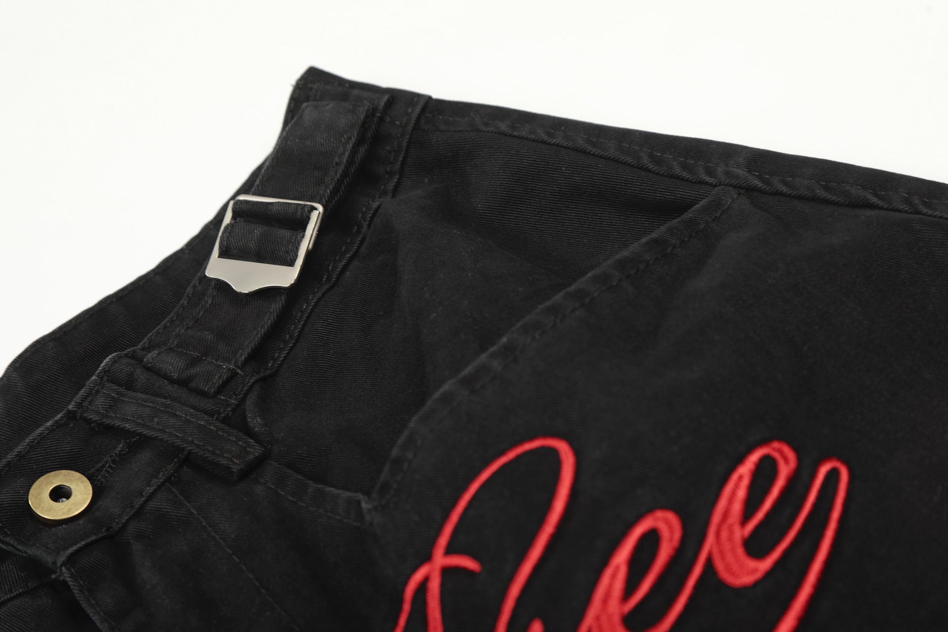 Metal Buckle Logo Print Cargo Cropped Jort