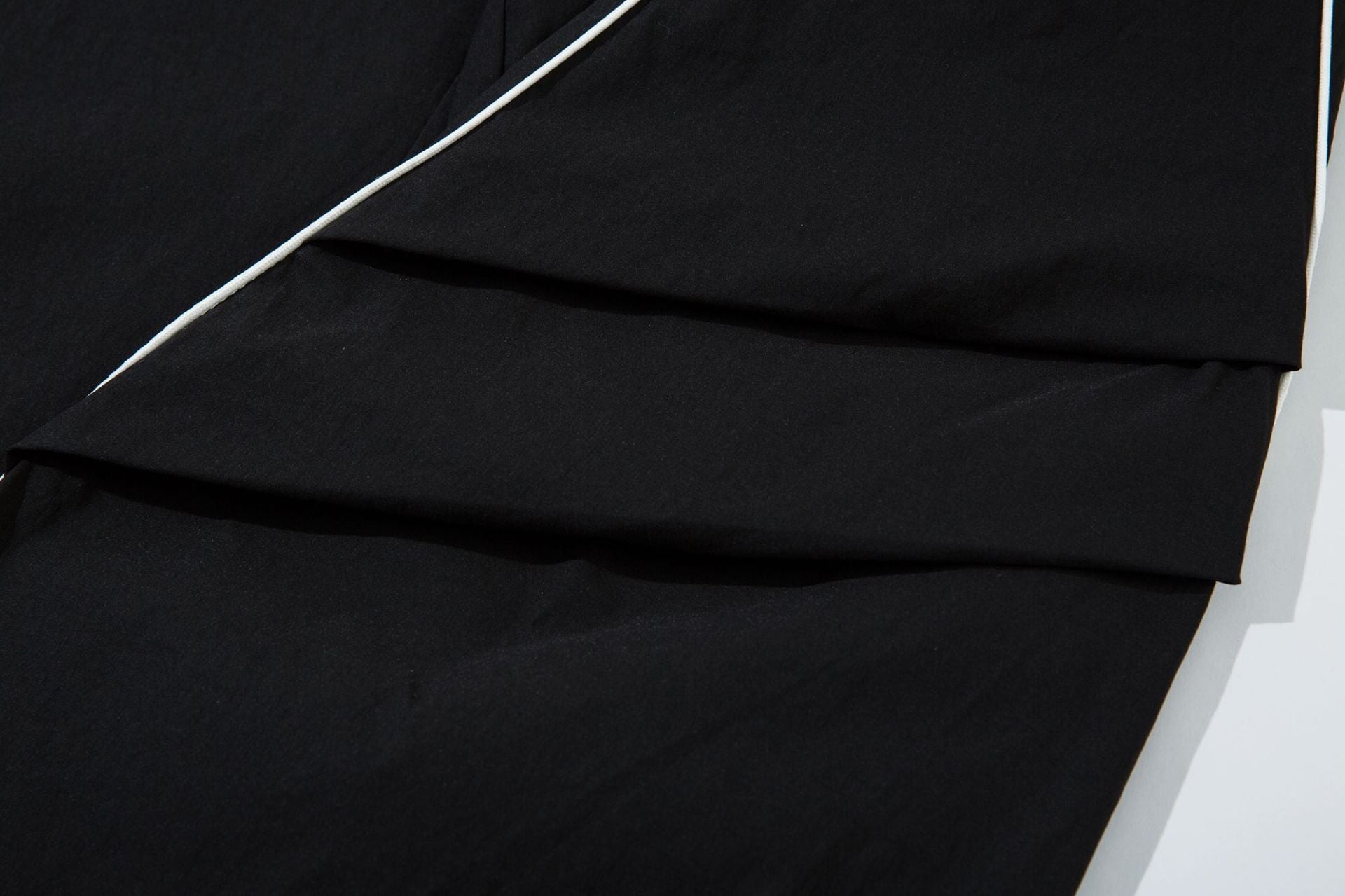 Line Design Wide Leg Curved Pants