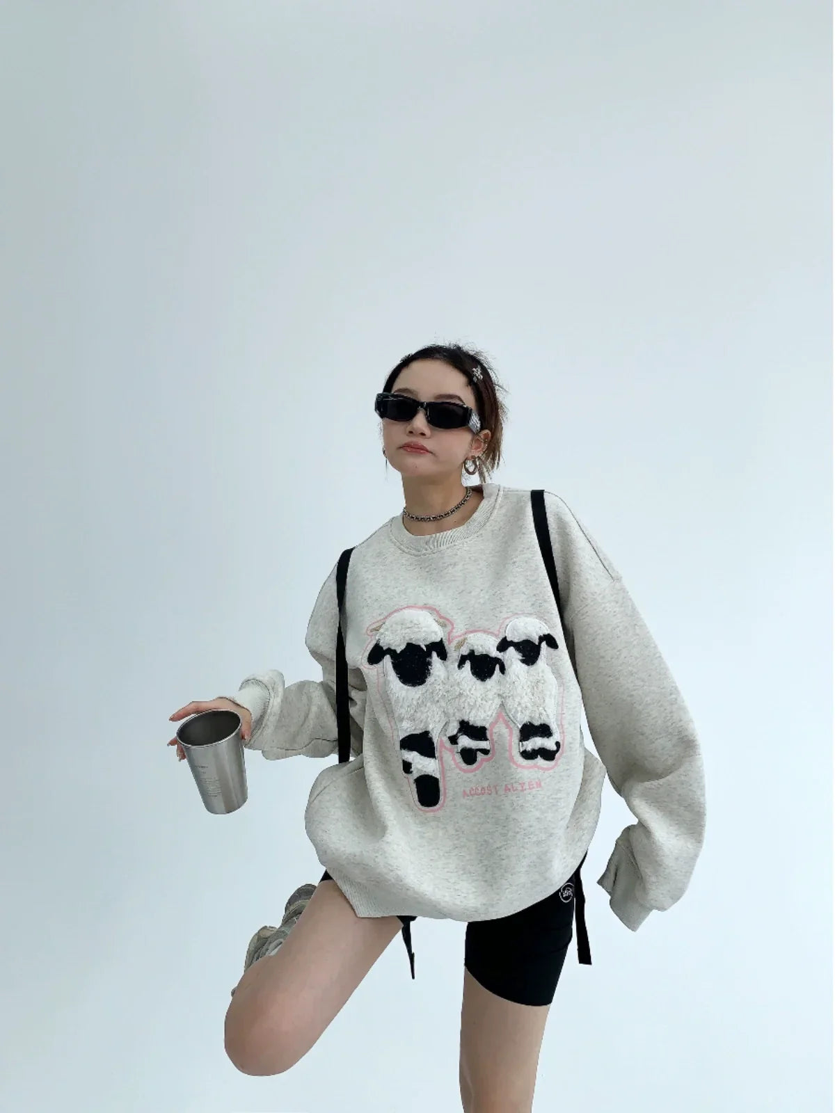 Sweat-shirt oversize à col rond avec écusson mouton