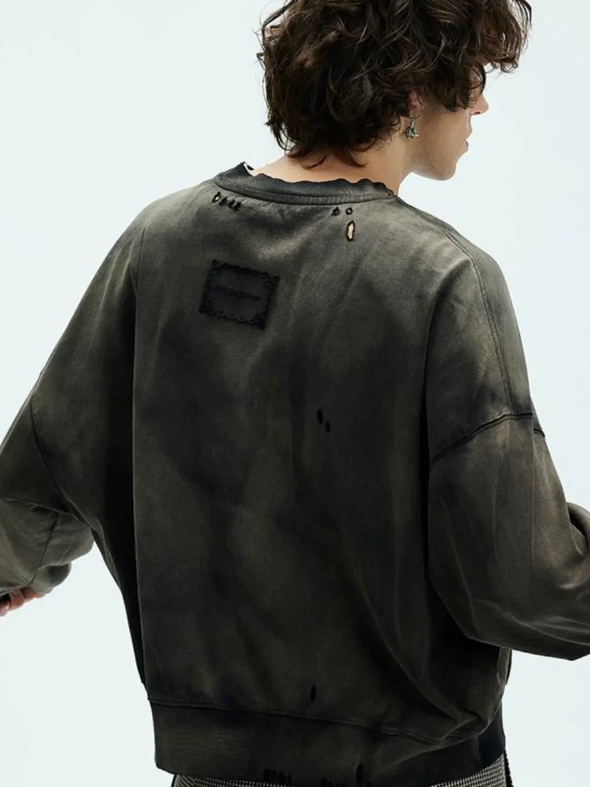 Damage Round Neck Large Silhouette Sweatshirt