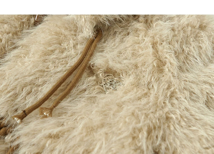 Chaqueta corta con cuello de pelo sintético