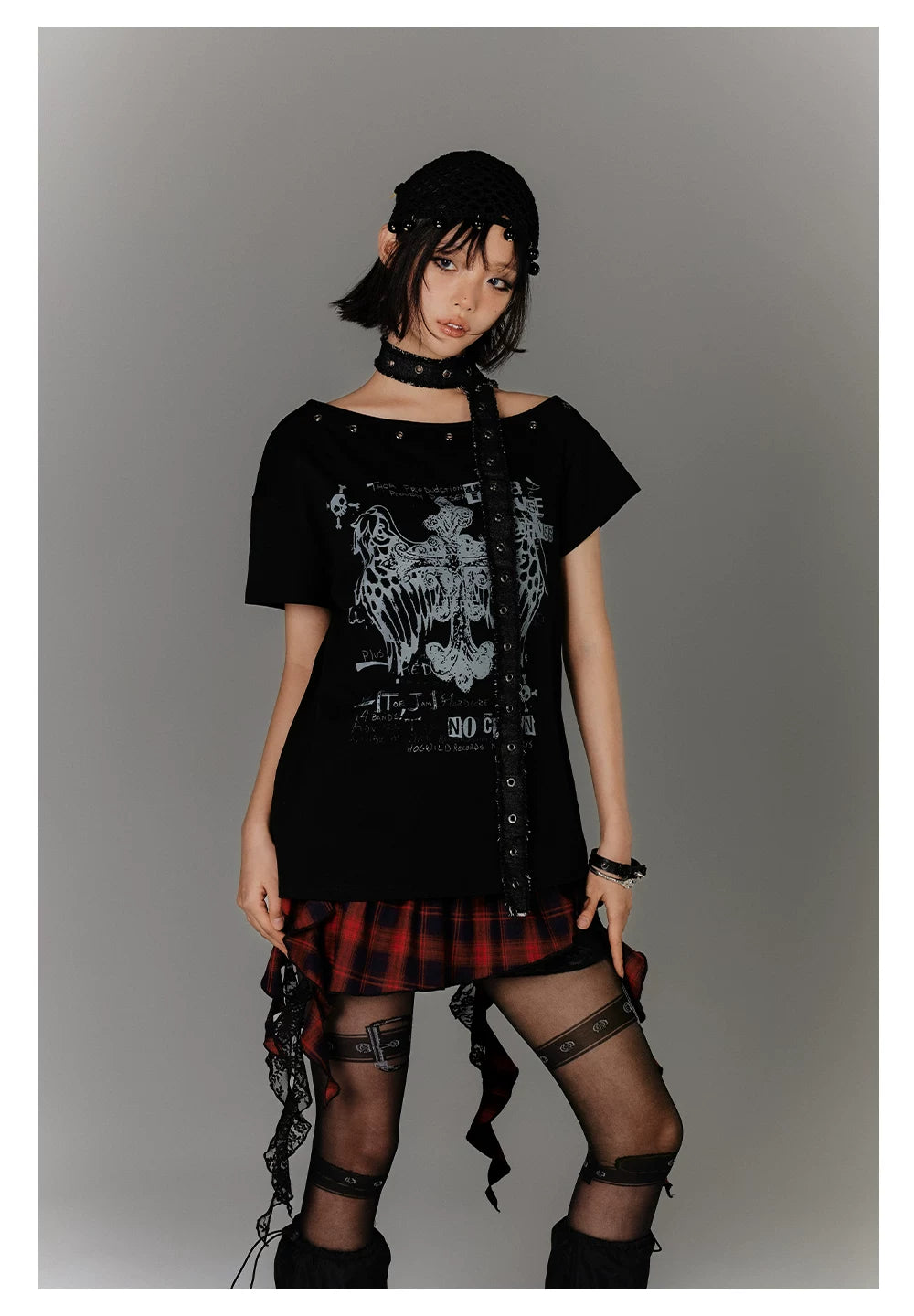 Off-Shoulder Eyelet Graphic Print Short Sleeve T-Shirt & Choker