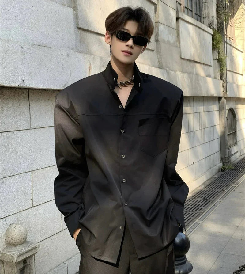 어깨 패드가 있는 스탠드 칼라 긴팔 셔츠