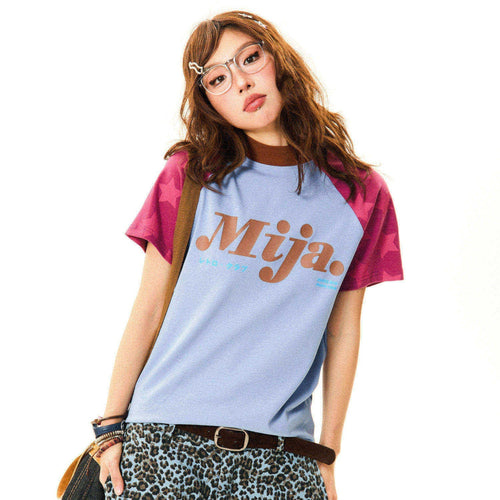 Figurbetontes Kurzarm-T-Shirt mit Raglanärmeln und Schriftzug-Print - Blau / S