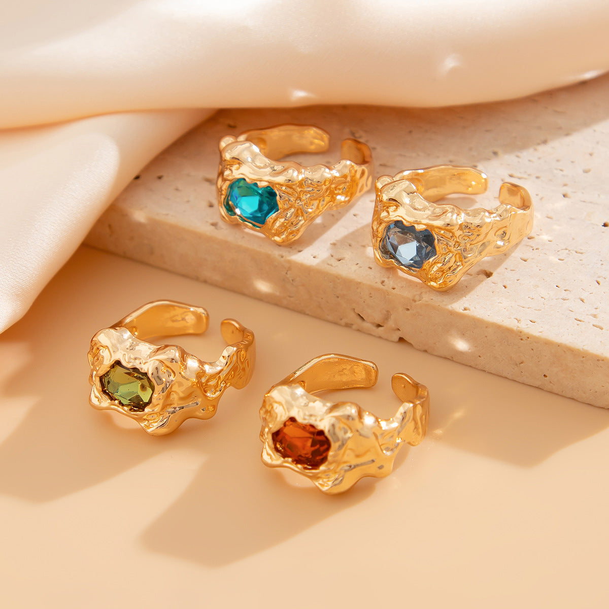 Juego de anillos con piedras preciosas repelentes