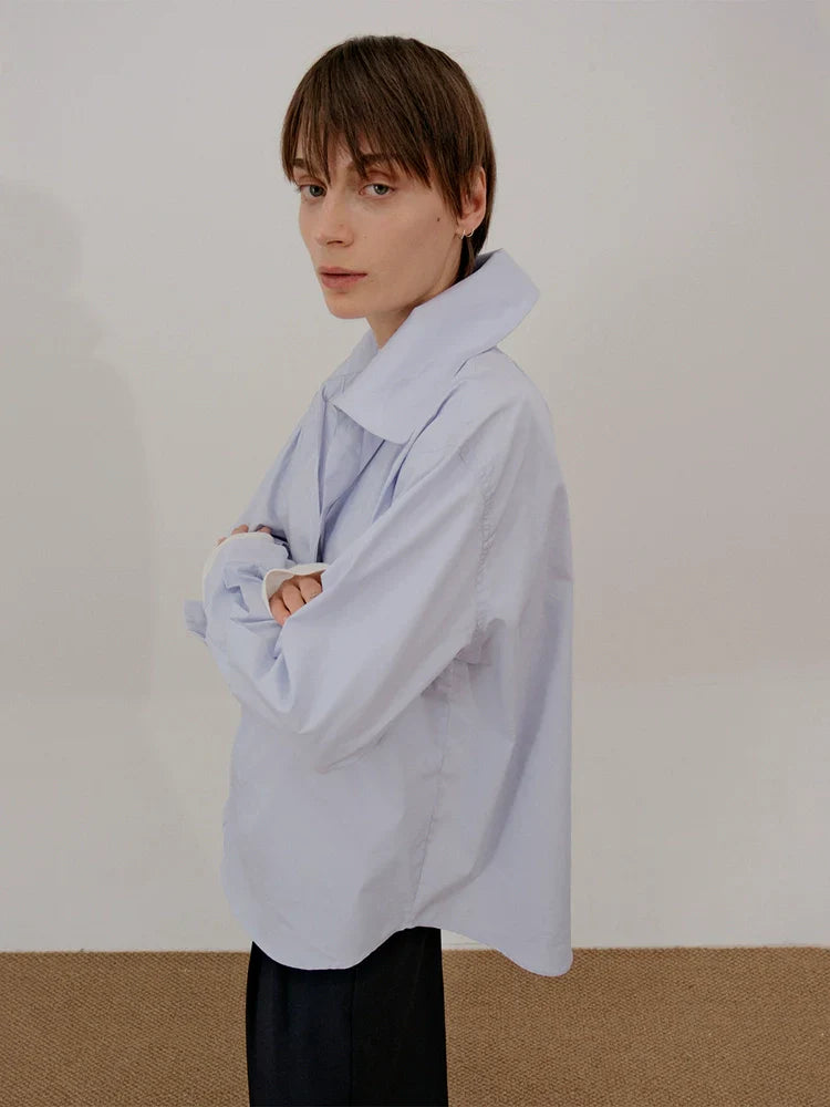 Camicia a maniche lunghe con collo alto e risvolto