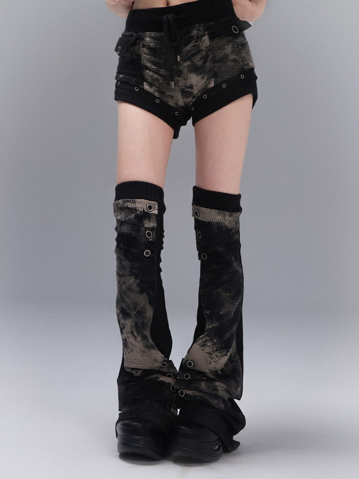 Patchwork Low-Waist Fitted Shorts & Leg Cover