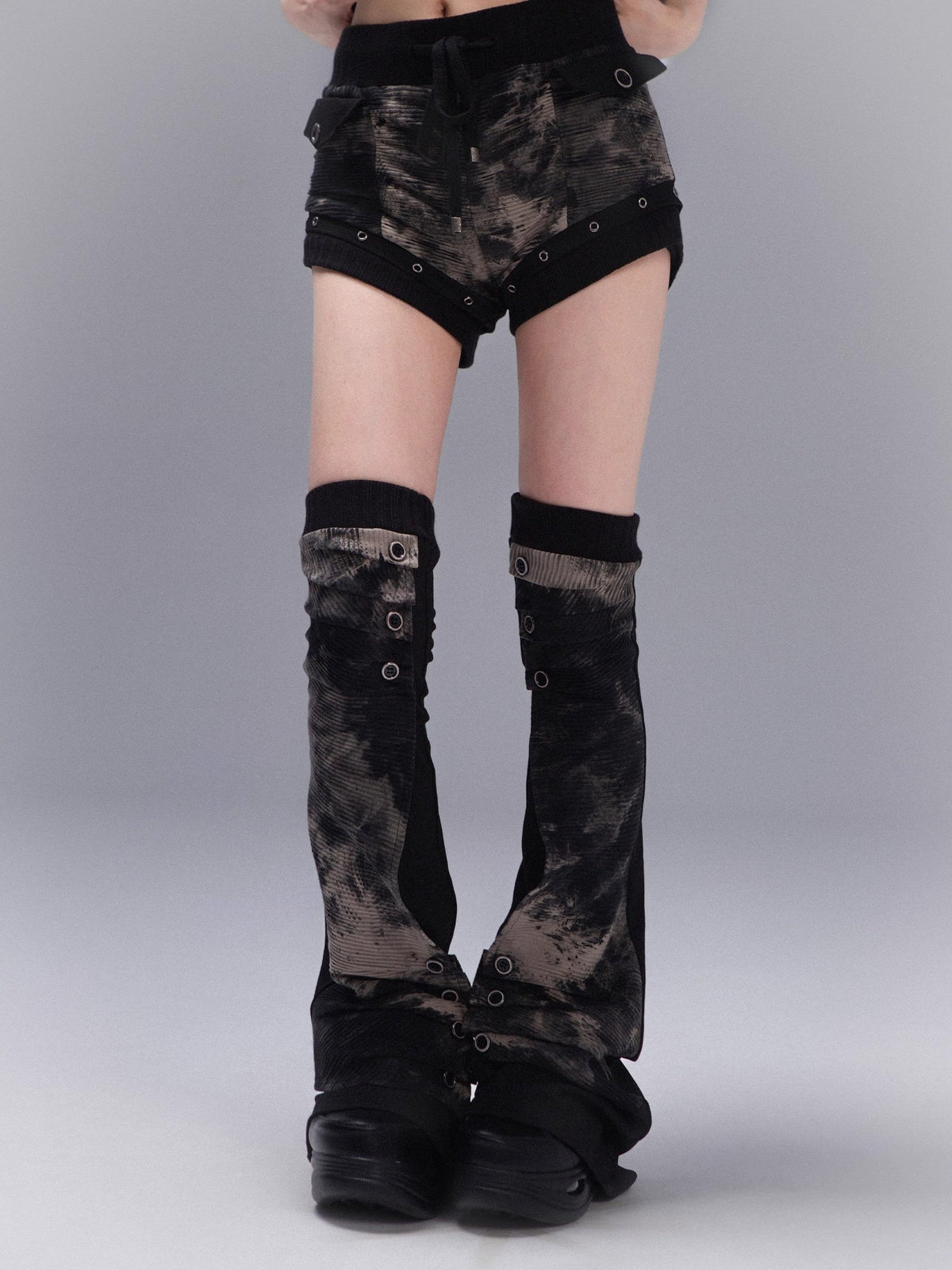 Patchwork Low-Waist Fitted Shorts & Leg Cover