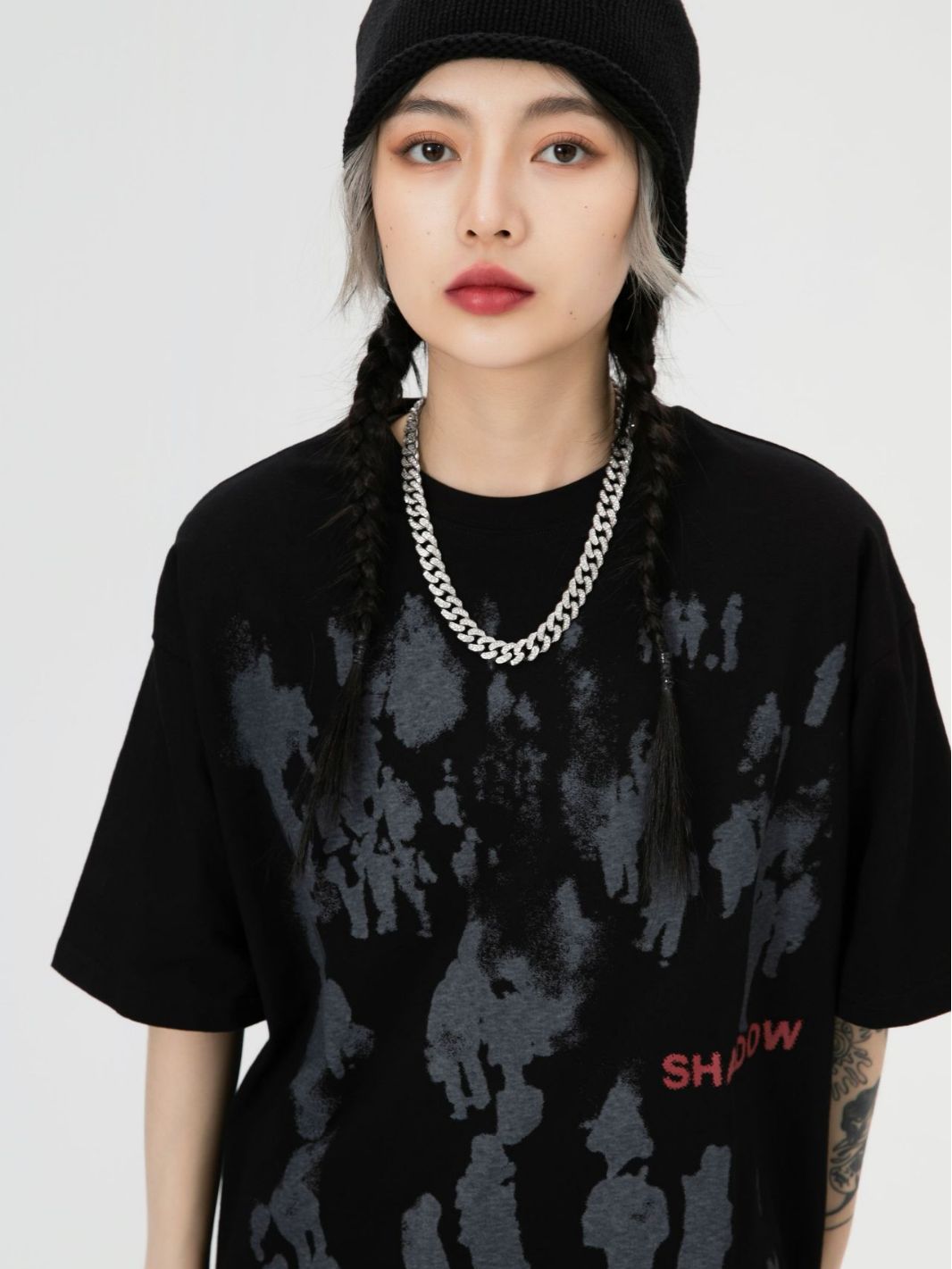 T-shirt grafica Shadow Steps