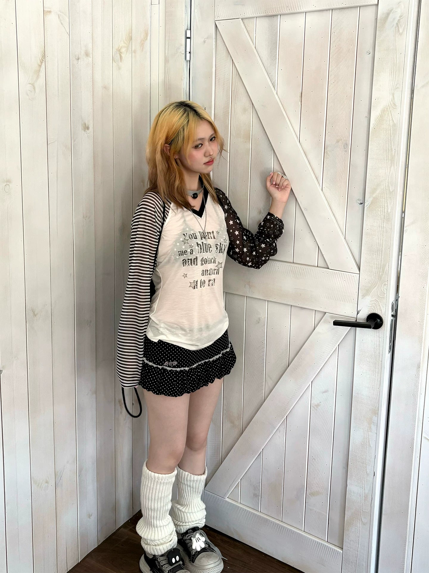 Star Contrast V-Neck Long Sleeve T-Shirt