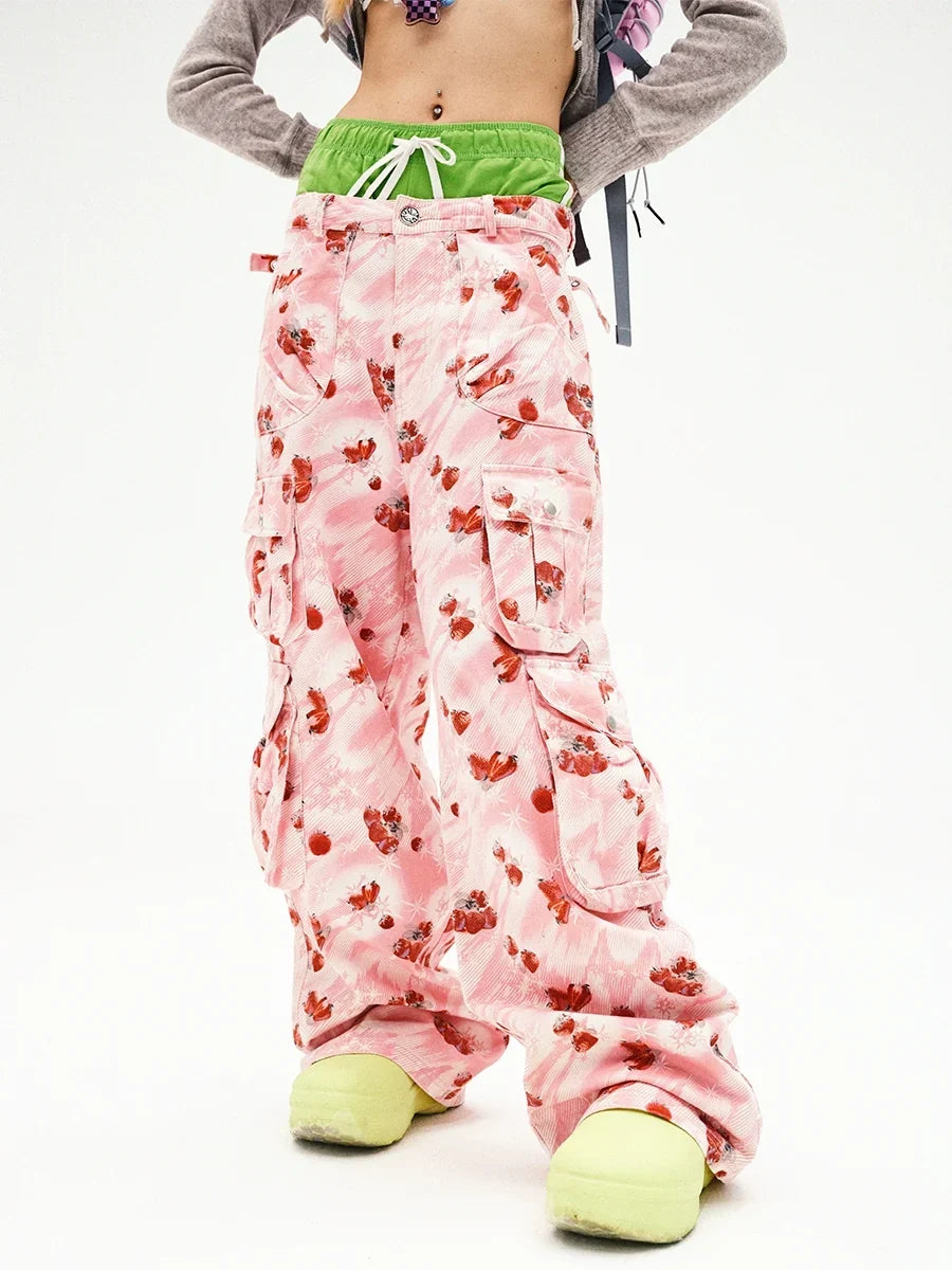 Jeans cargo de pierna ancha con estampado de fresas