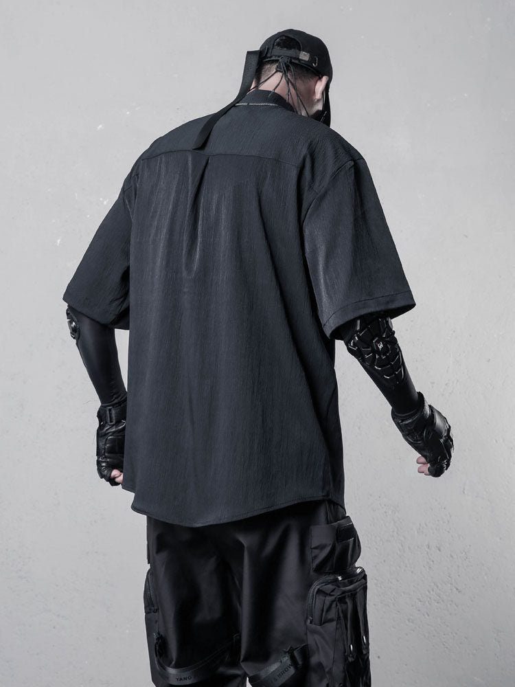 Camicia a maniche corte asimmetrica decostruita