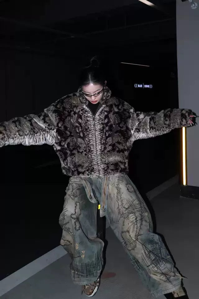 Jeans à broderie à l'aiguille et à la machette